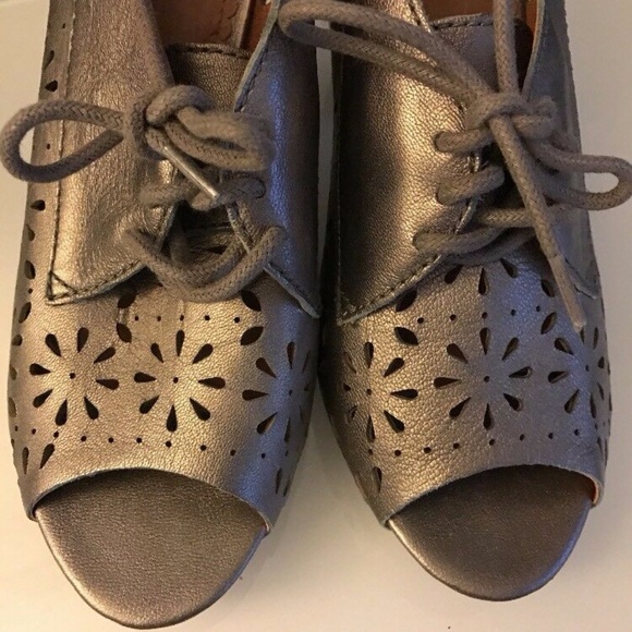 LUCKY BRAND PEEP LEATHER LASER CUT BLOCK HEELS 7.5 - Picture 5 of 6